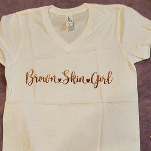 Graphic V-neck, fitted T-shirt